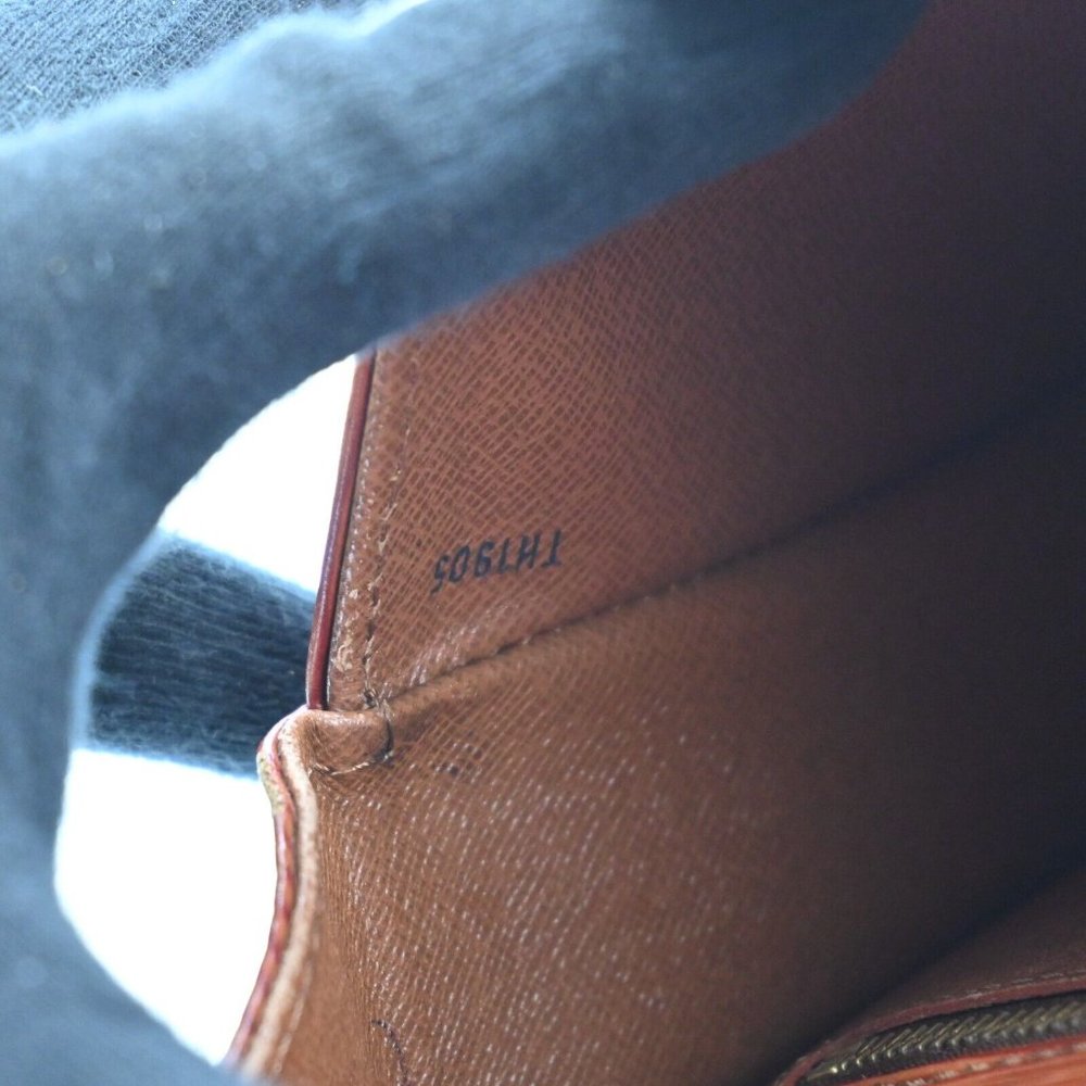 Louis Vuitton Saint Cloud GM in Brown Epi Leather - Picture 12 of 16